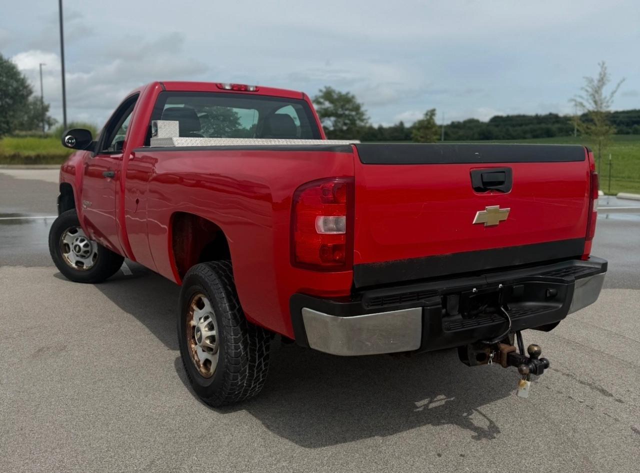 Chevrolet Silverado 2500HD 4WD Reg Cab 133.7" Work Truck 2011