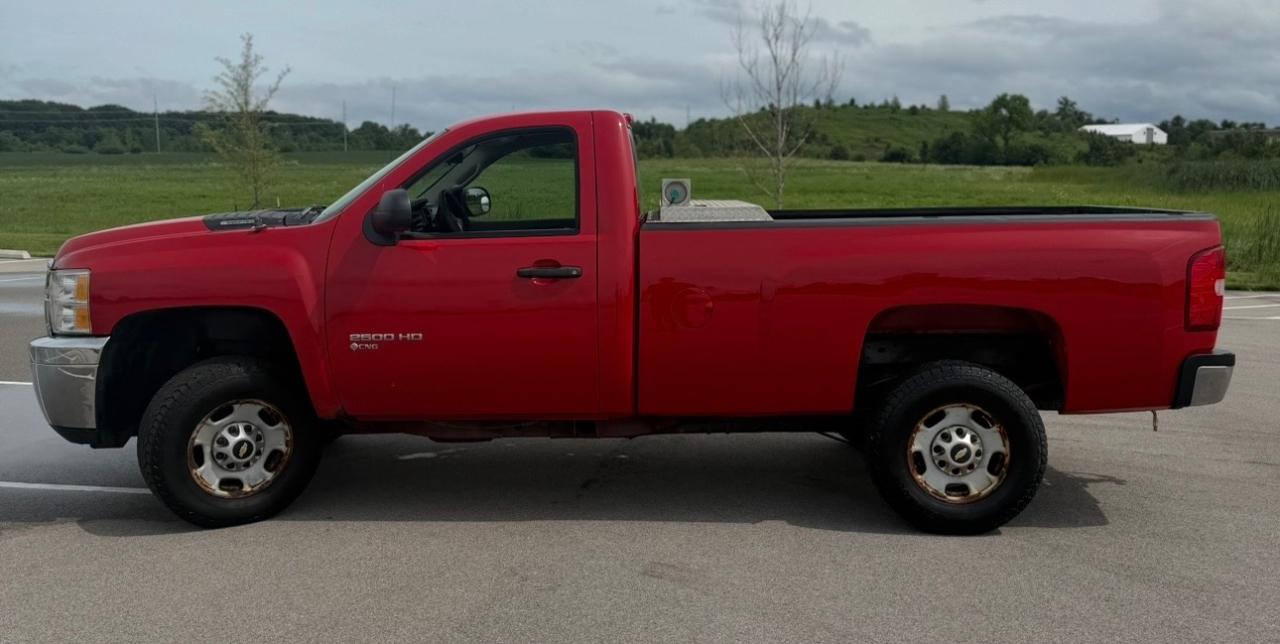 Chevrolet Silverado 2500HD 4WD Reg Cab 133.7" Work Truck 2011
