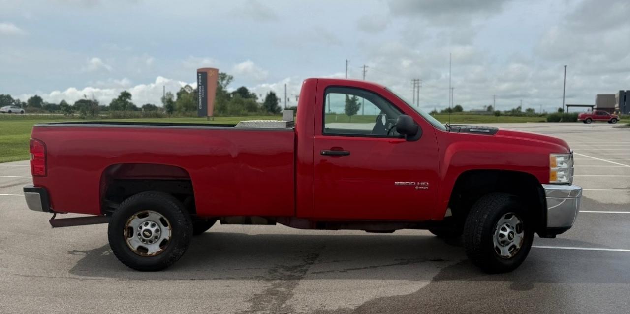 Chevrolet Silverado 2500HD 4WD Reg Cab 133.7" Work Truck 2011