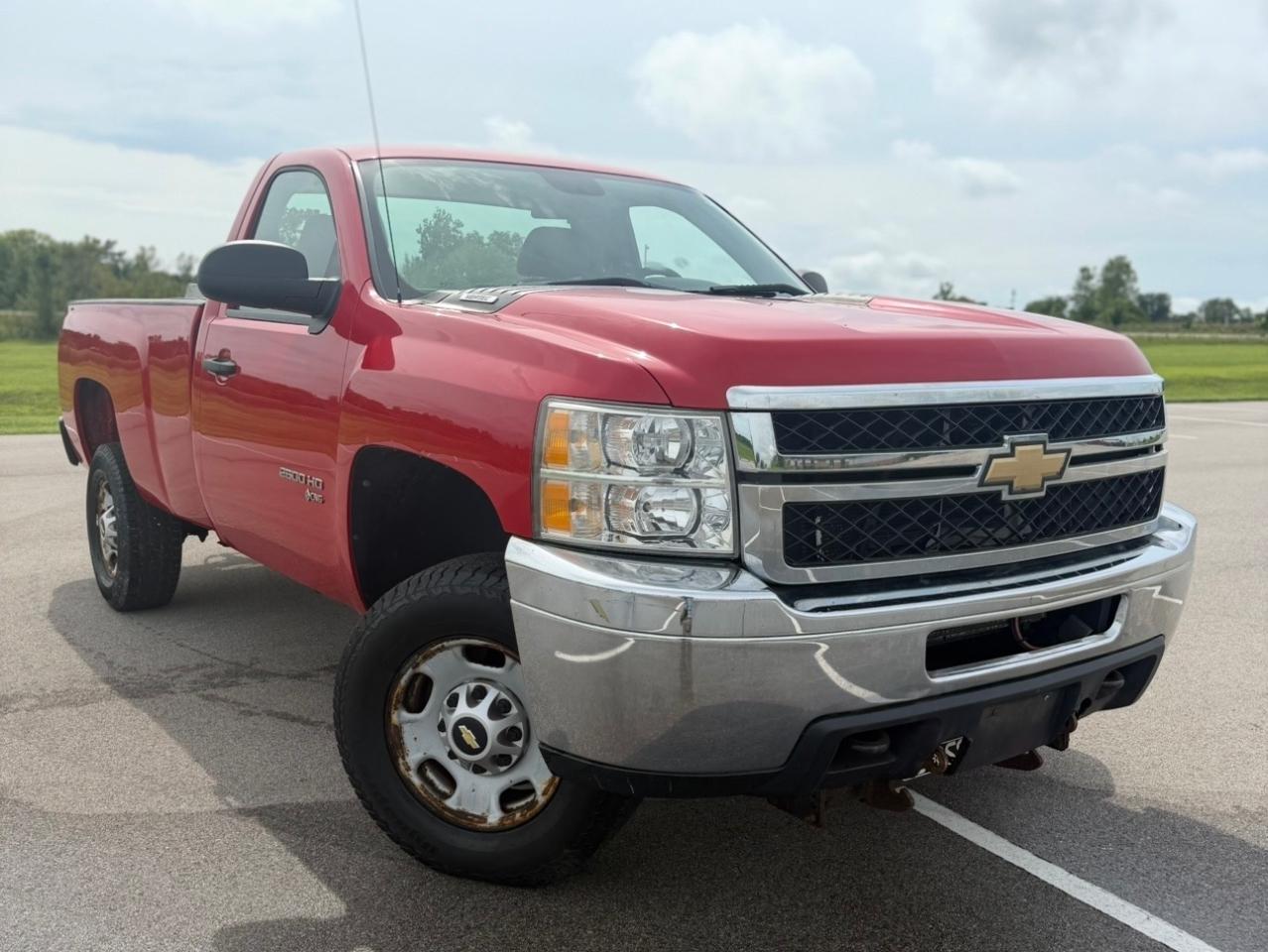 Chevrolet Silverado 2500HD 4WD Reg Cab 133.7" Work Truck 2011