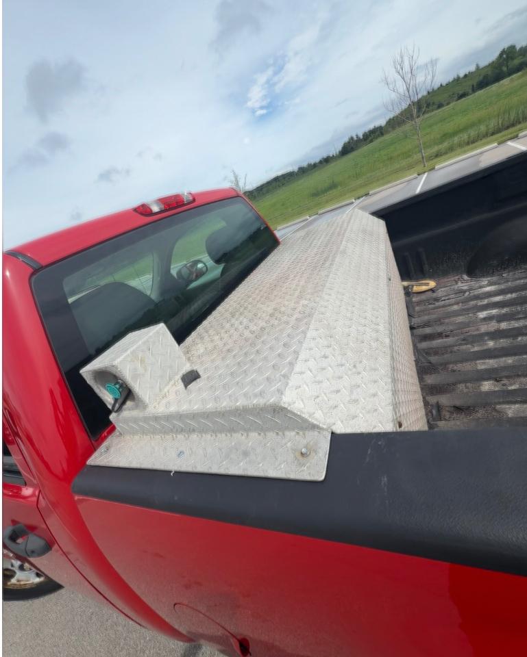 Chevrolet Silverado 2500HD 4WD Reg Cab 133.7" Work Truck 2011