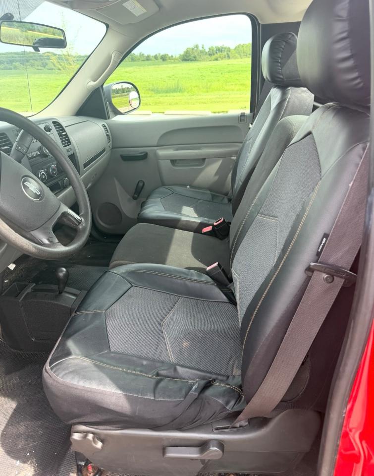 Chevrolet Silverado 2500HD 4WD Reg Cab 133.7" Work Truck 2011