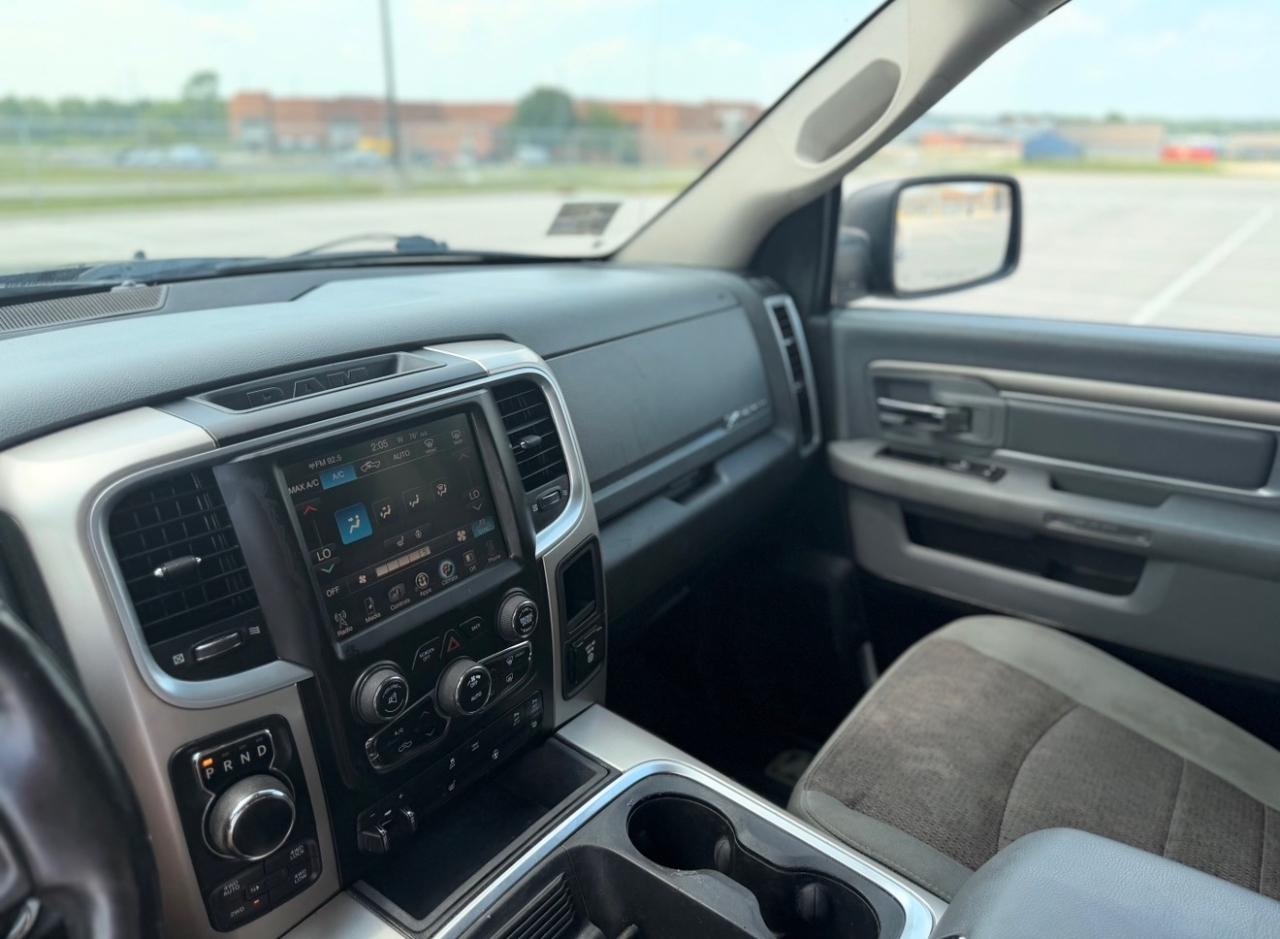RAM 1500 Big Horn 4x4 Crew Cab 5'7" Box 2017