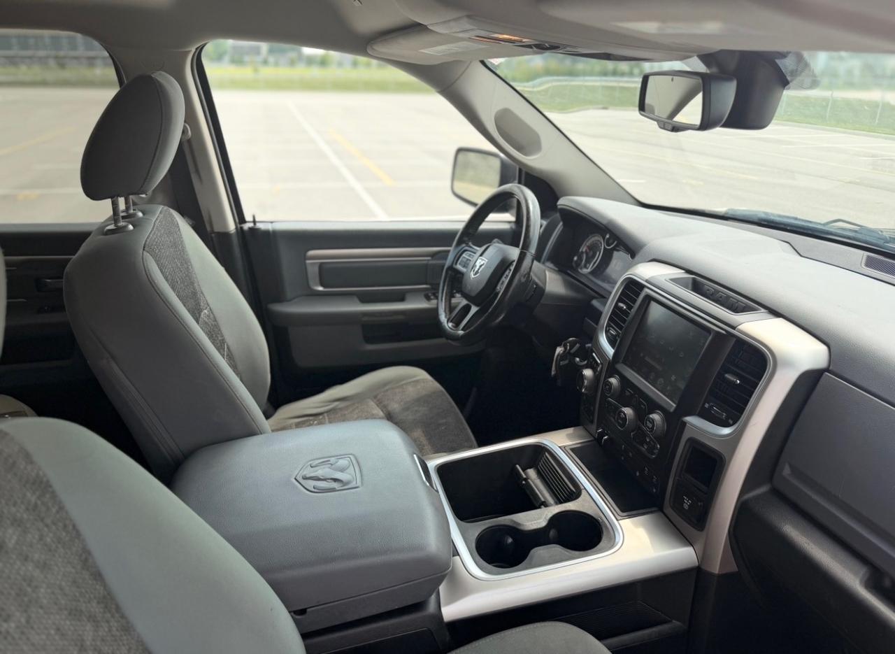RAM 1500 Big Horn 4x4 Crew Cab 5'7" Box 2017