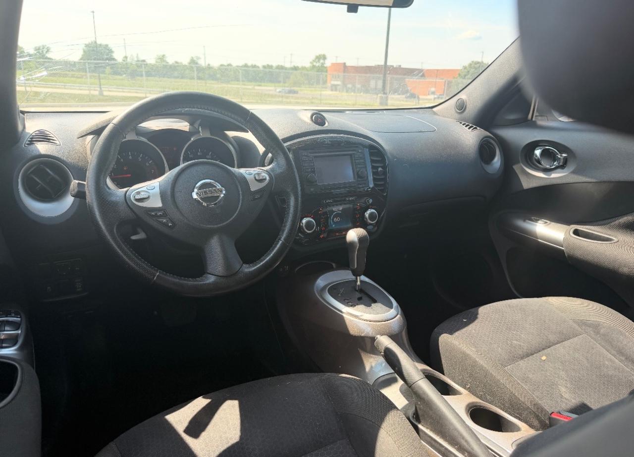 Nissan Juke 5dr Wgn I4 CVT SV AWD 2011