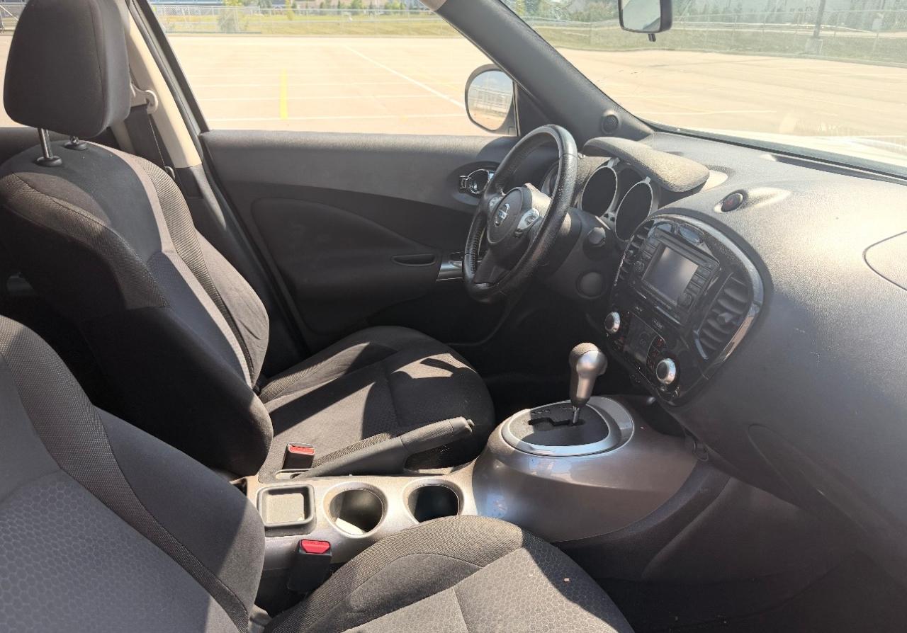 Nissan Juke 5dr Wgn I4 CVT SV AWD 2011