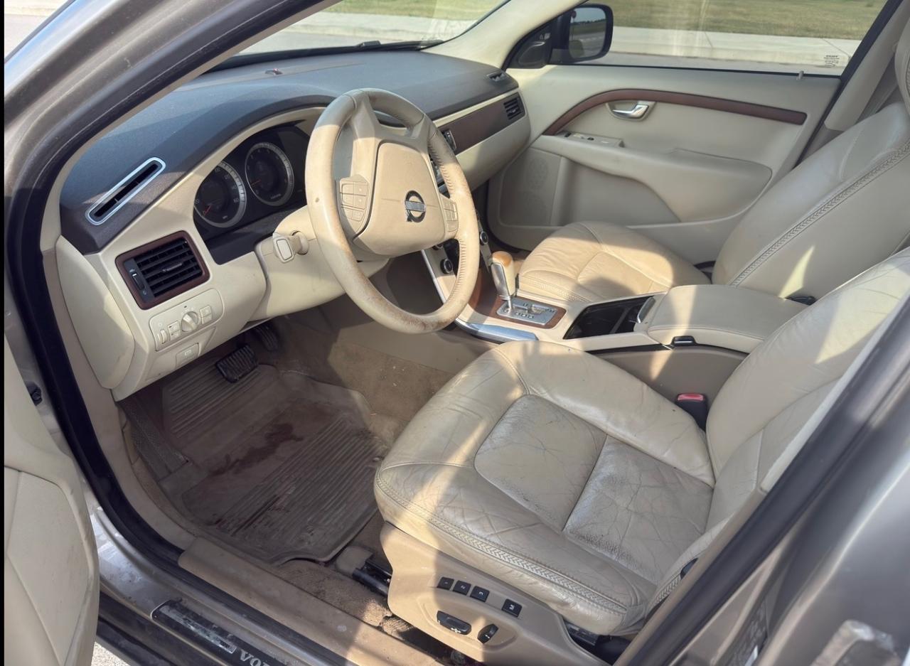 Volvo XC70 4dr Wgn 3.2L 2011