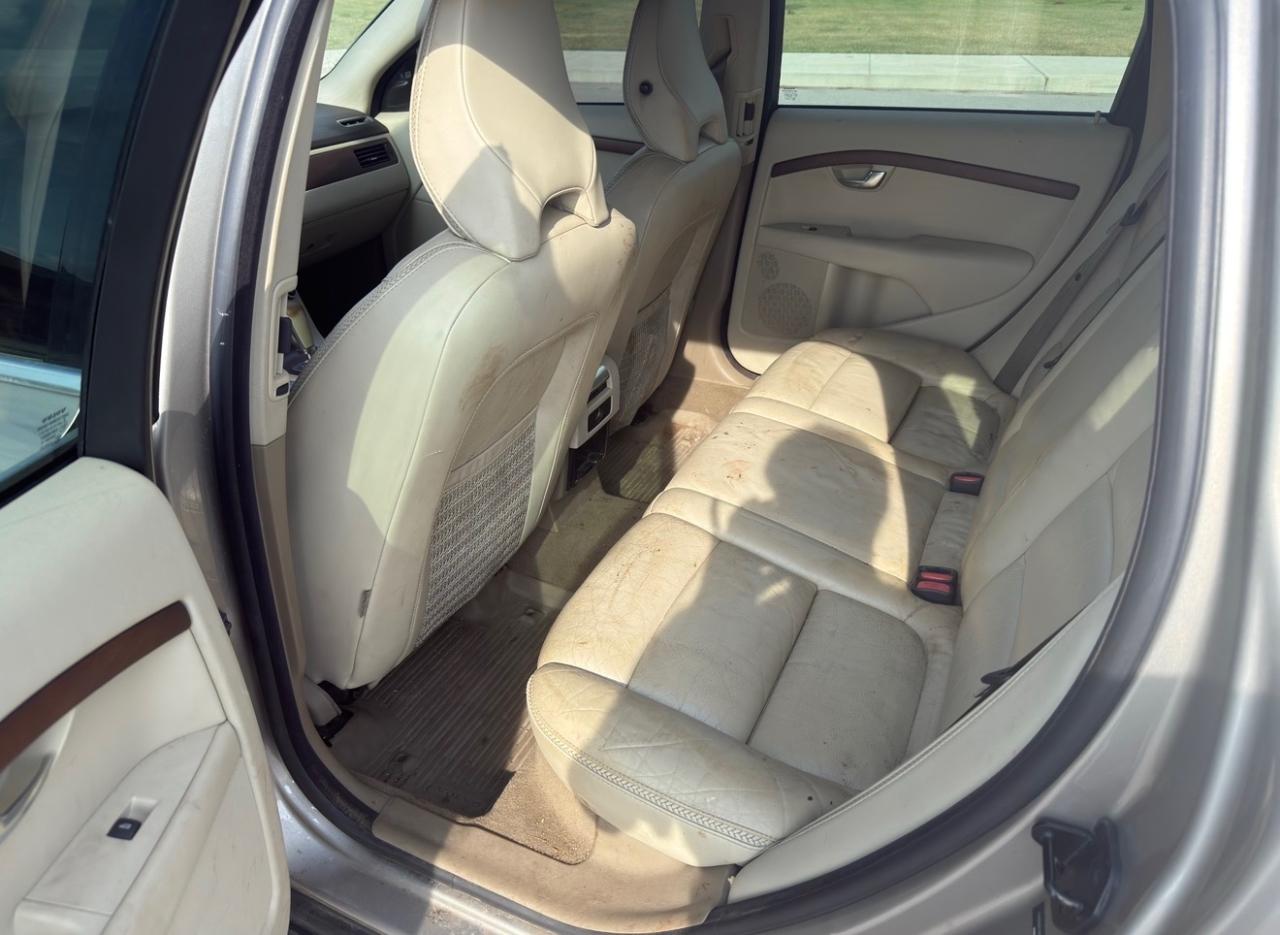 Volvo XC70 4dr Wgn 3.2L 2011
