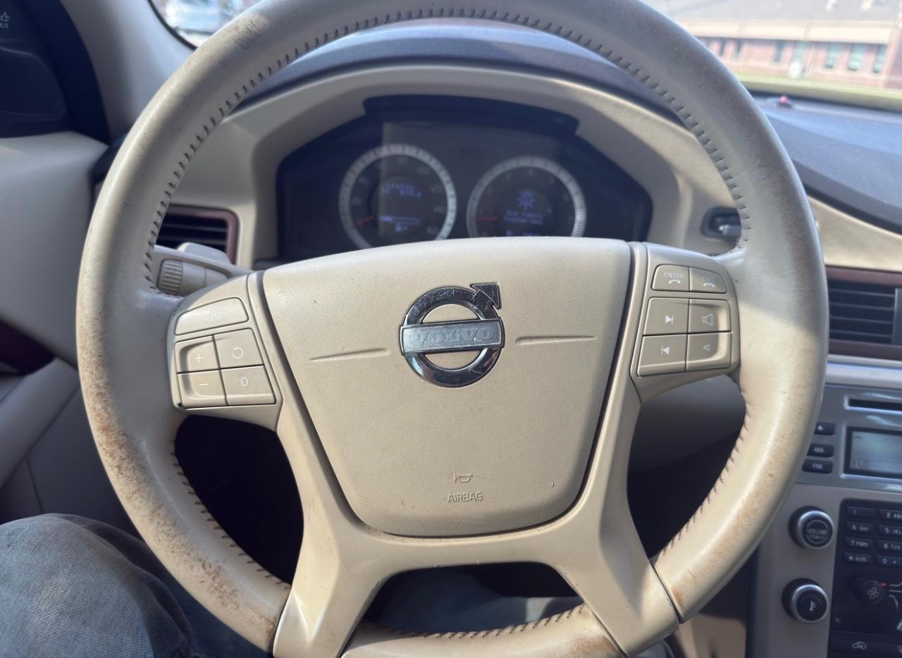 Volvo XC70 4dr Wgn 3.2L 2011