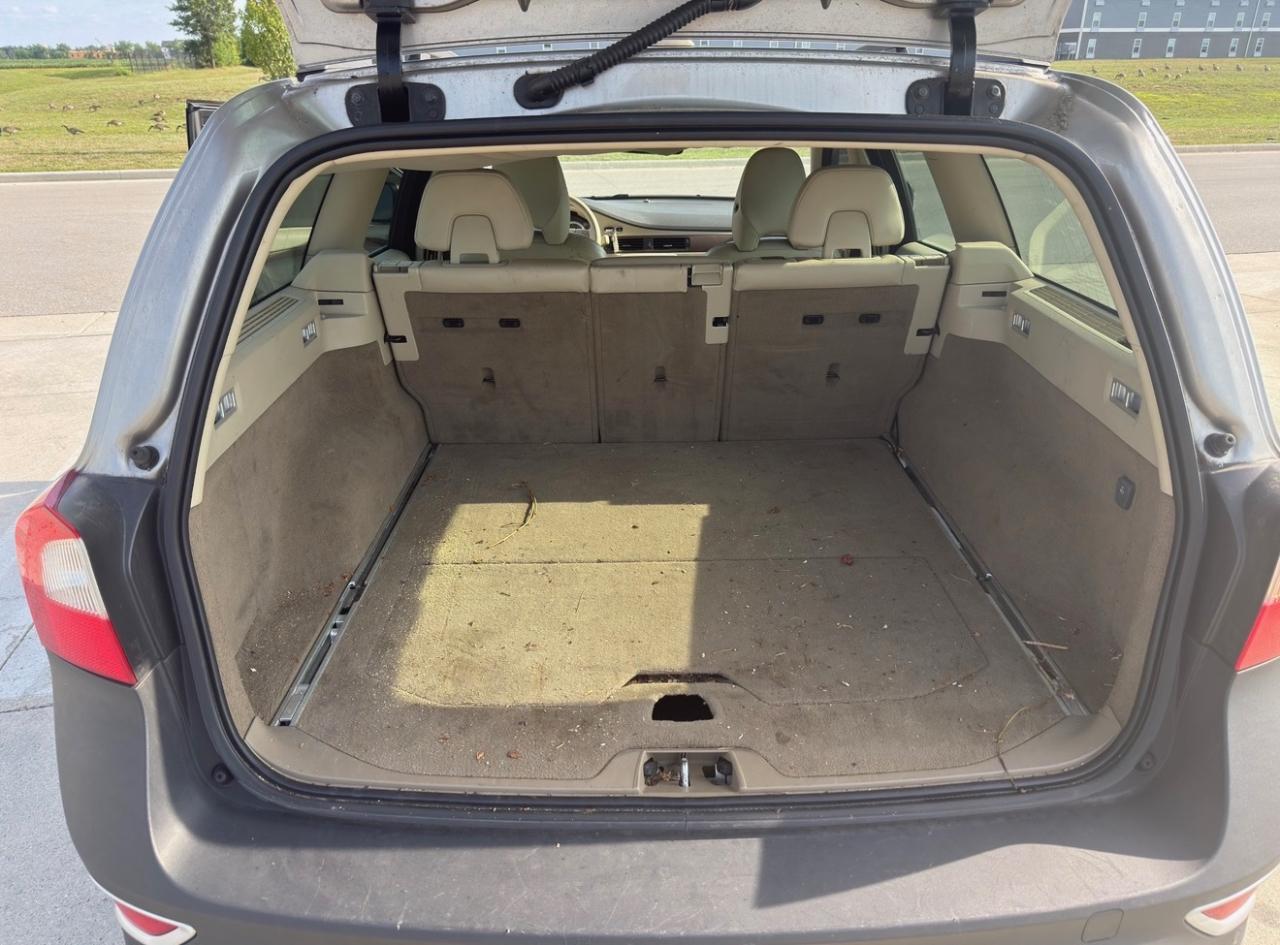 Volvo XC70 4dr Wgn 3.2L 2011