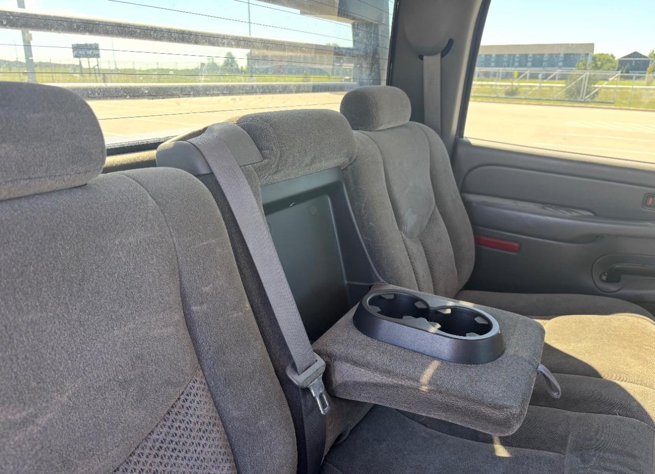 Chevrolet Silverado 3500 Crew Cab 167" WB 4WD SRW LS 2005