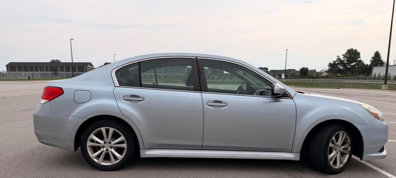 Subaru Legacy 4dr Sdn H4 Auto 2.5i Premium 2013