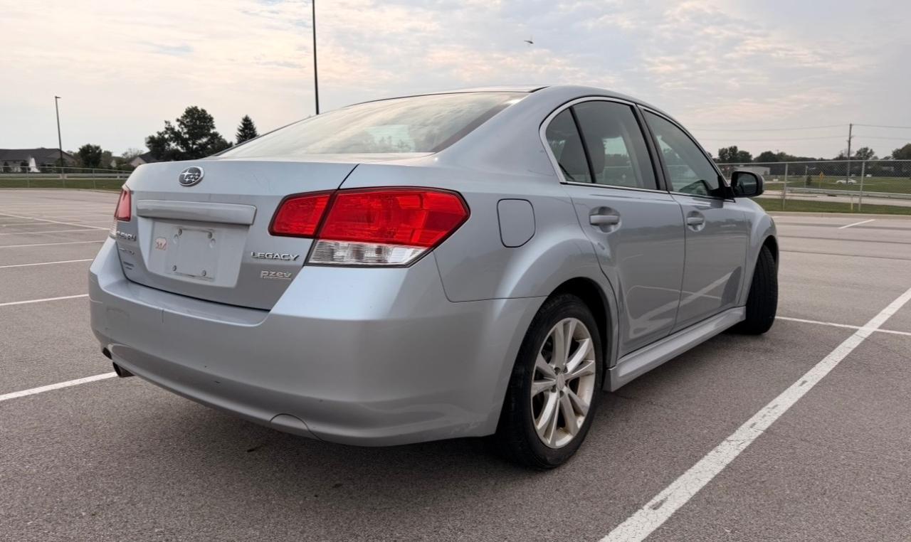 Subaru Legacy 4dr Sdn H4 Auto 2.5i Premium 2013