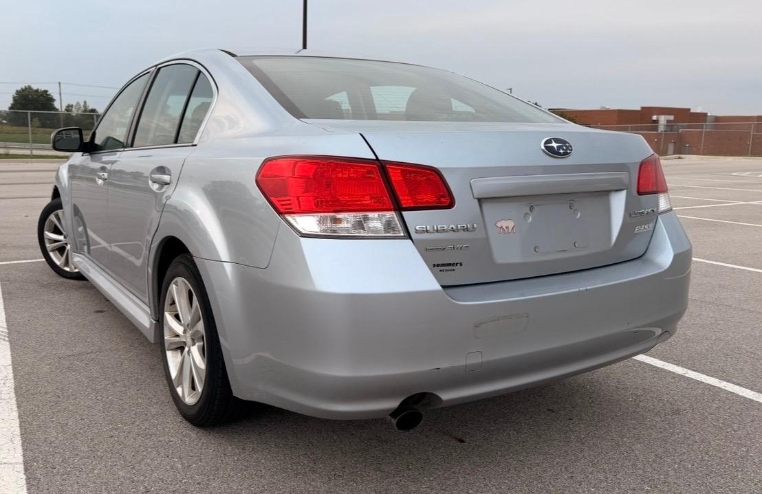 Subaru Legacy 4dr Sdn H4 Auto 2.5i Premium 2013