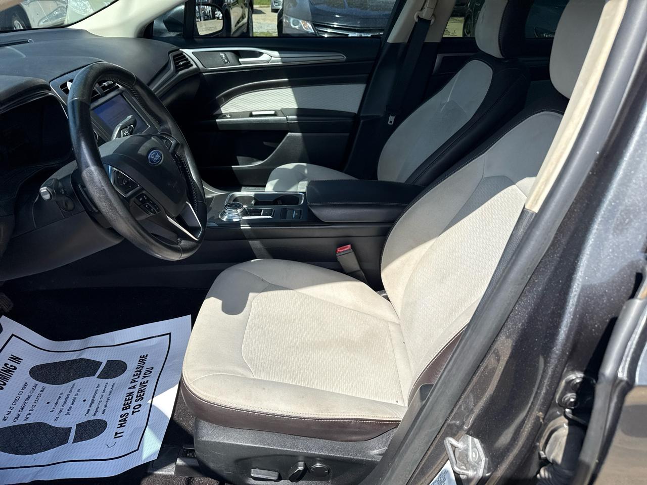 Ford Fusion SE FWD 2019