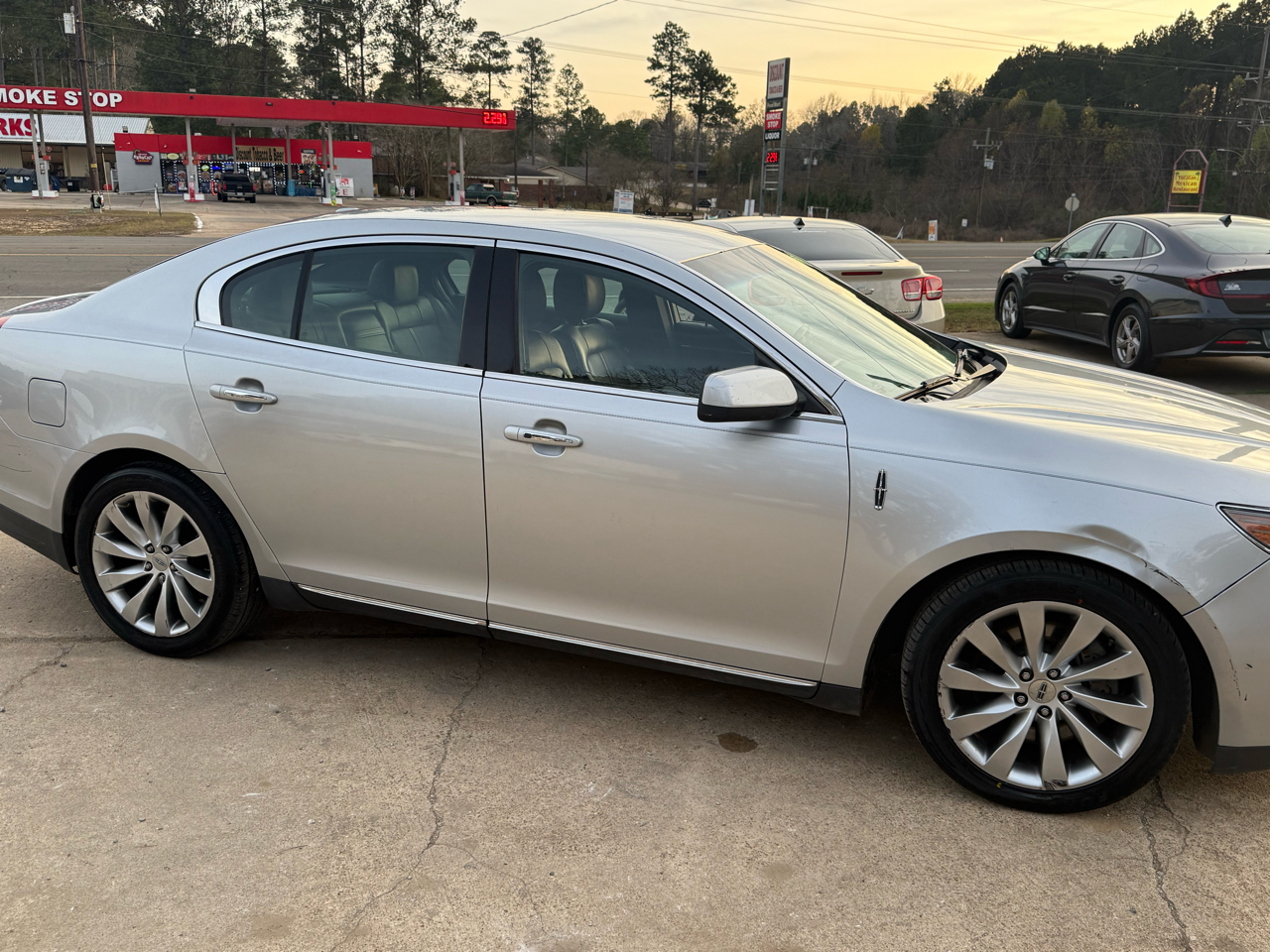 Lincoln MKS 4dr Sdn 3.7L FWD 2013