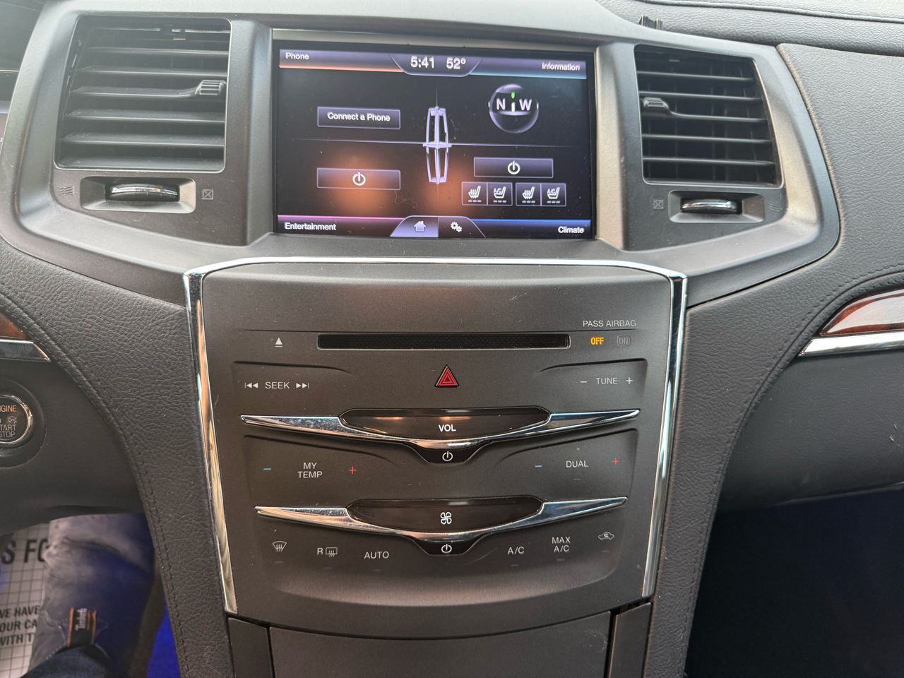 Lincoln MKS 4dr Sdn 3.7L FWD 2013