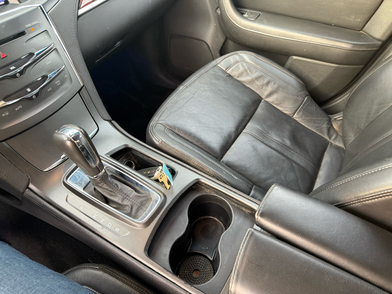 Lincoln MKS 4dr Sdn 3.7L FWD 2013