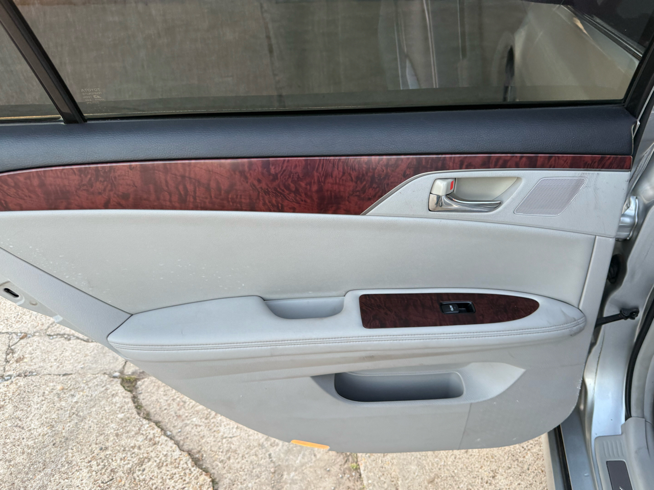 Toyota Avalon Base 2012