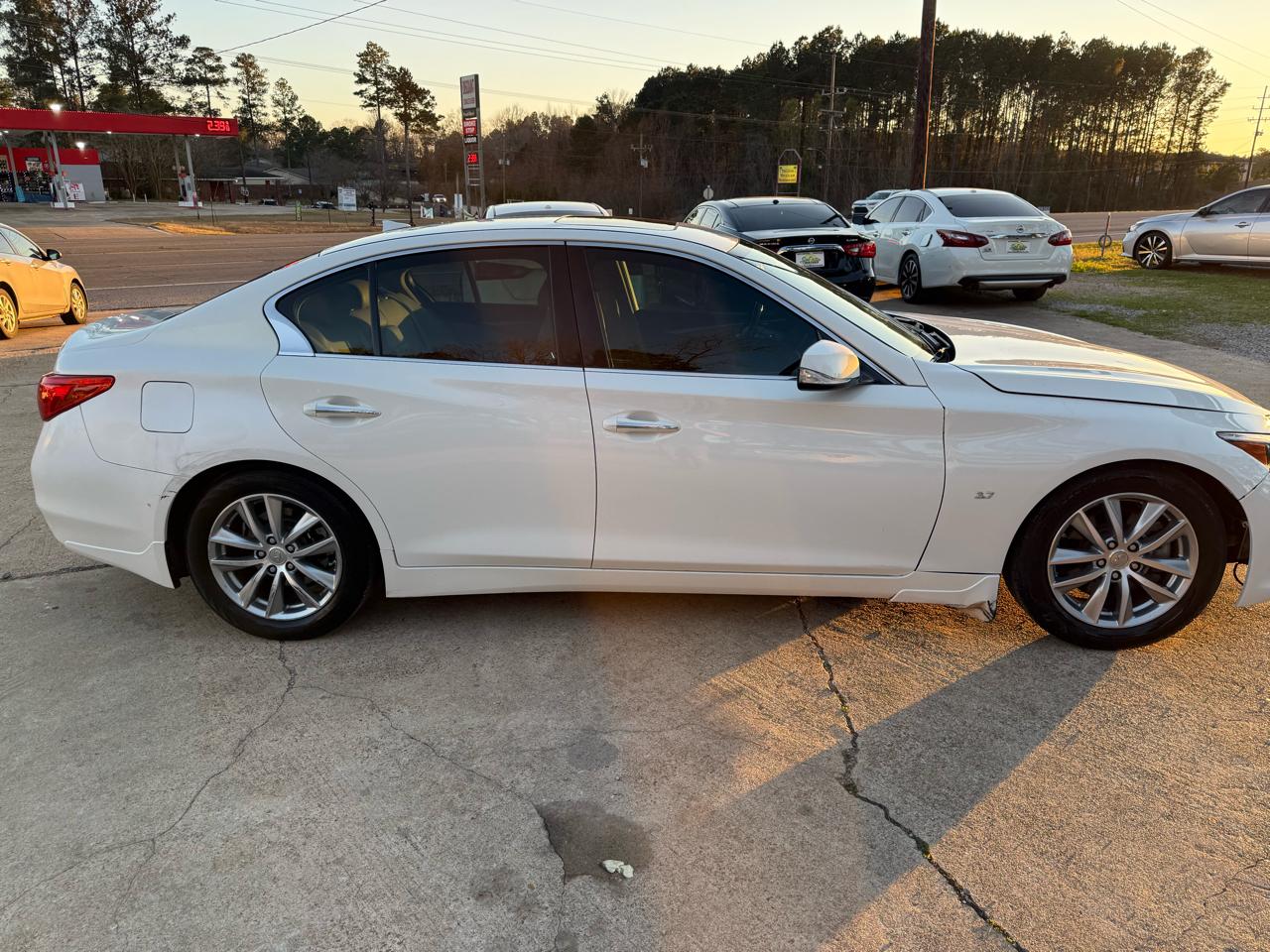 Infiniti Q50 4dr Sdn Premium RWD 2014