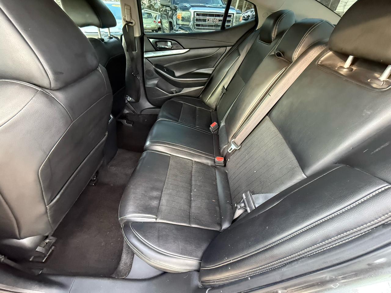 Nissan Maxima SV CVT 2022