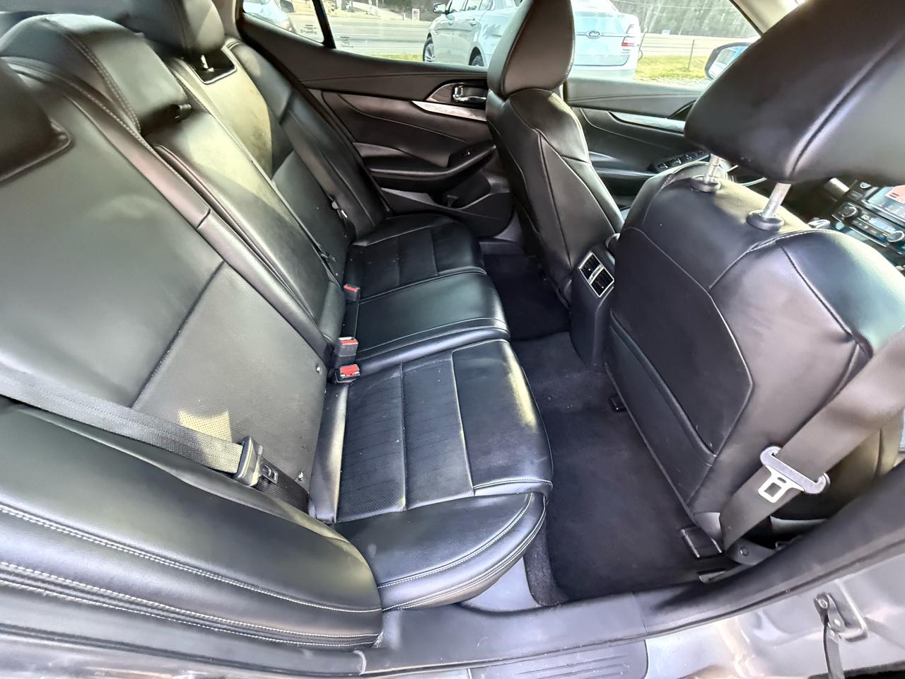 Nissan Maxima SV CVT 2022