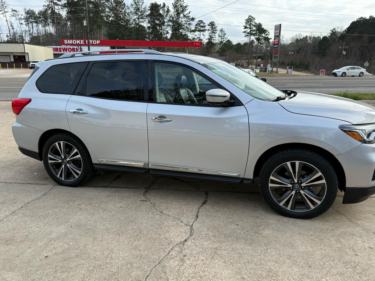 Nissan Pathfinder FWD Platinum 2020