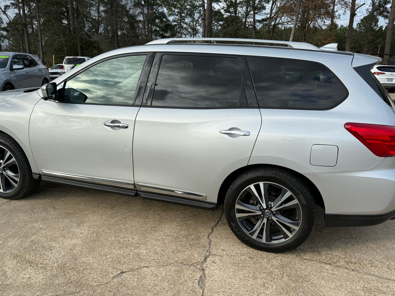 Nissan Pathfinder FWD Platinum 2020