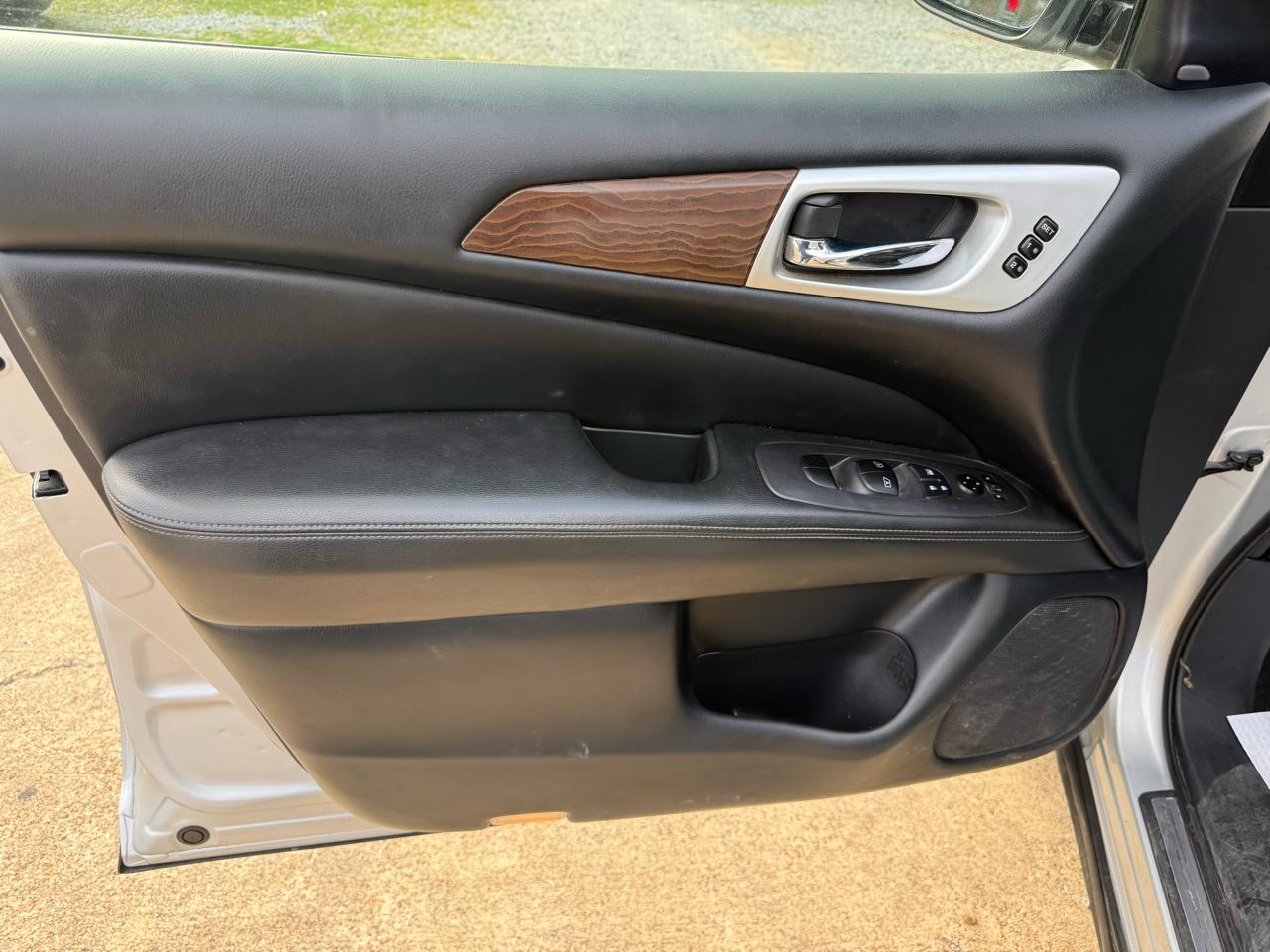 Nissan Pathfinder FWD Platinum 2020