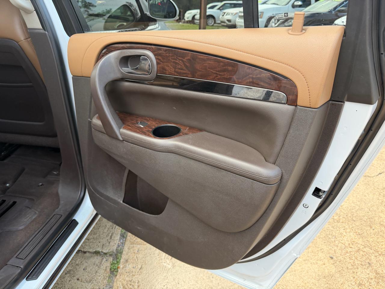 Buick Enclave FWD 4dr Leather 2016