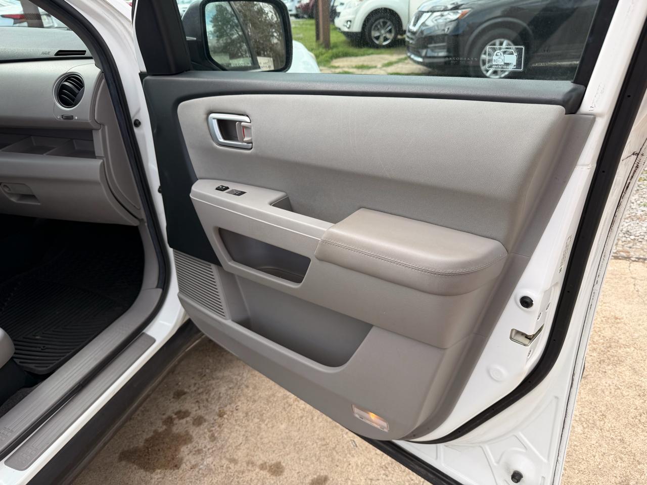 Honda Pilot 2WD 4dr LX 2012