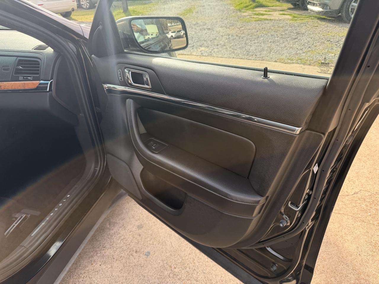 Lincoln MKS 4dr Sdn 3.7L FWD 2013