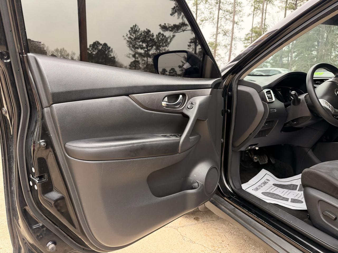 Nissan Rogue FWD 4dr SV 2016