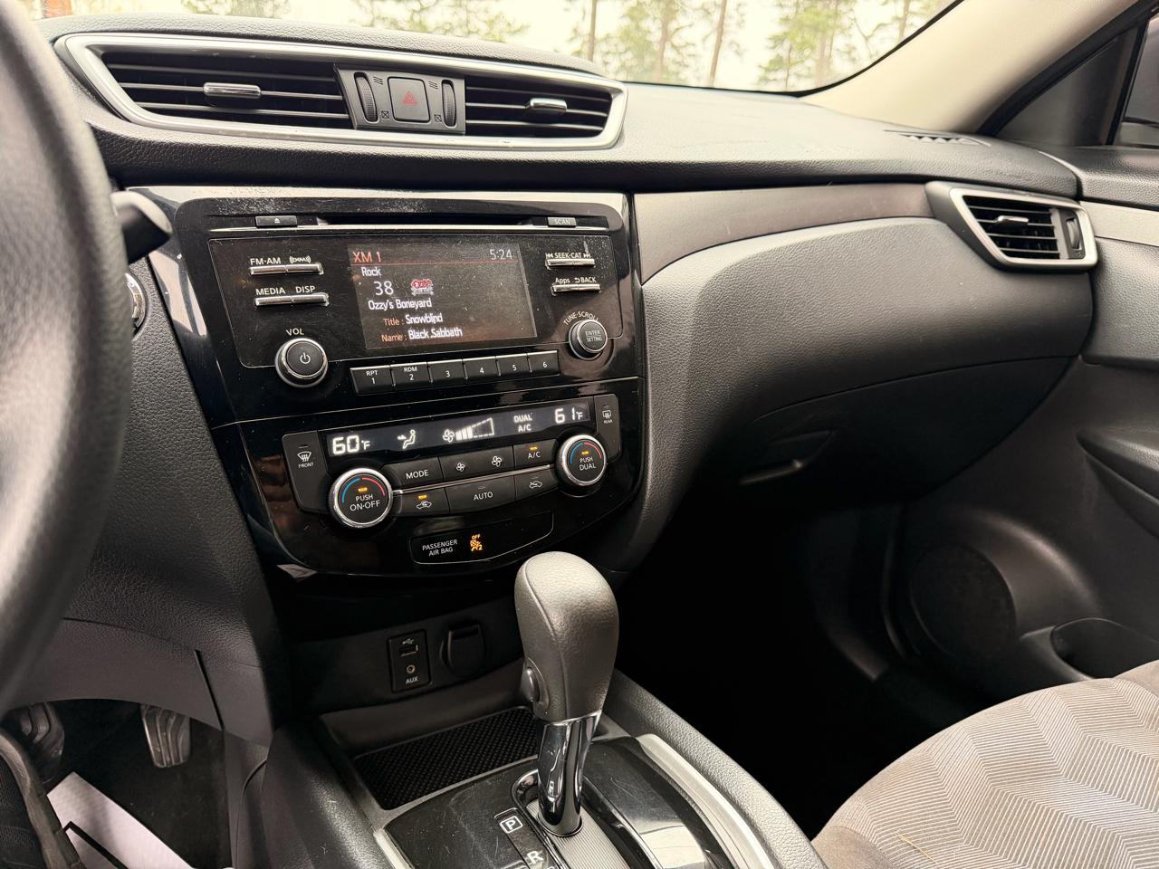 Nissan Rogue FWD 4dr SV 2016