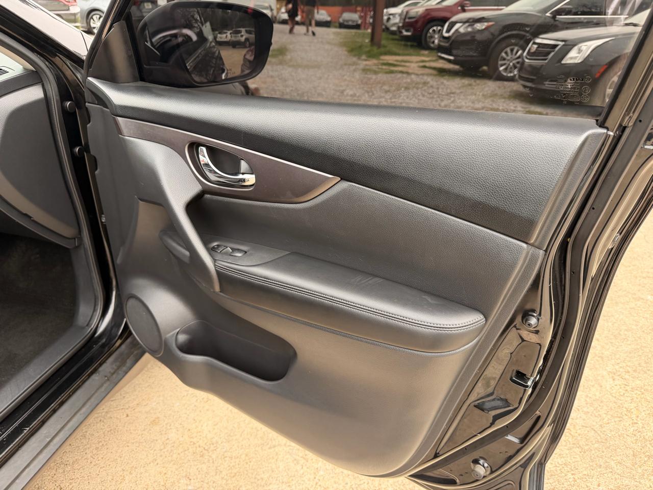 Nissan Rogue FWD 4dr SV 2016