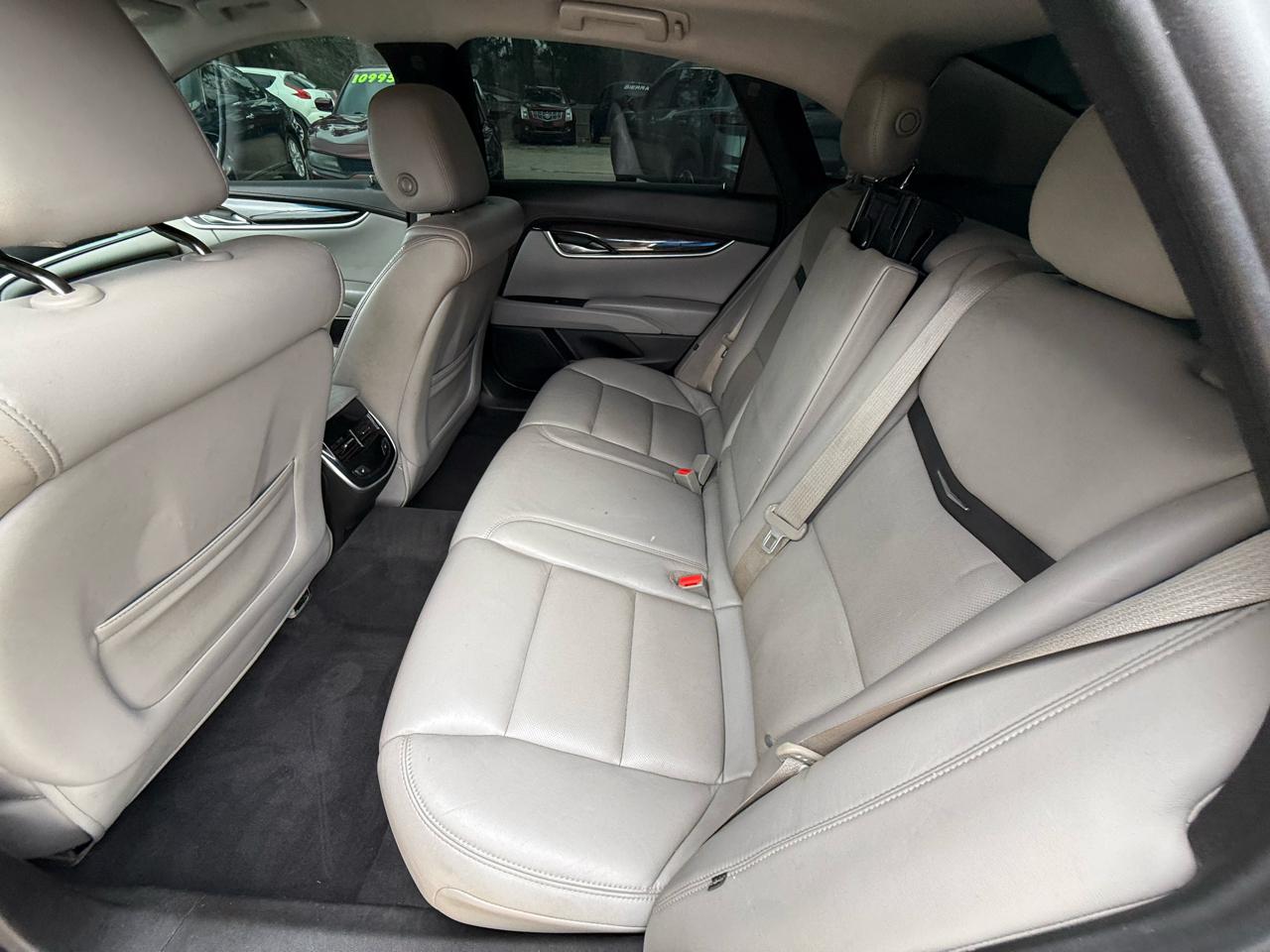 Cadillac XTS 4dr Sdn Luxury FWD 2017