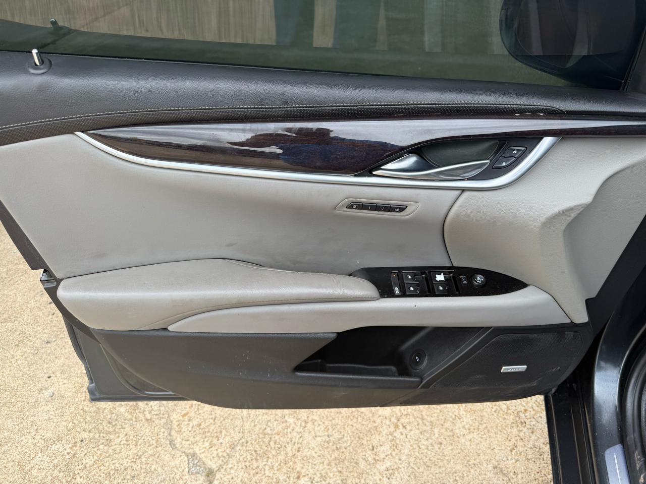 Cadillac XTS 4dr Sdn Luxury FWD 2017