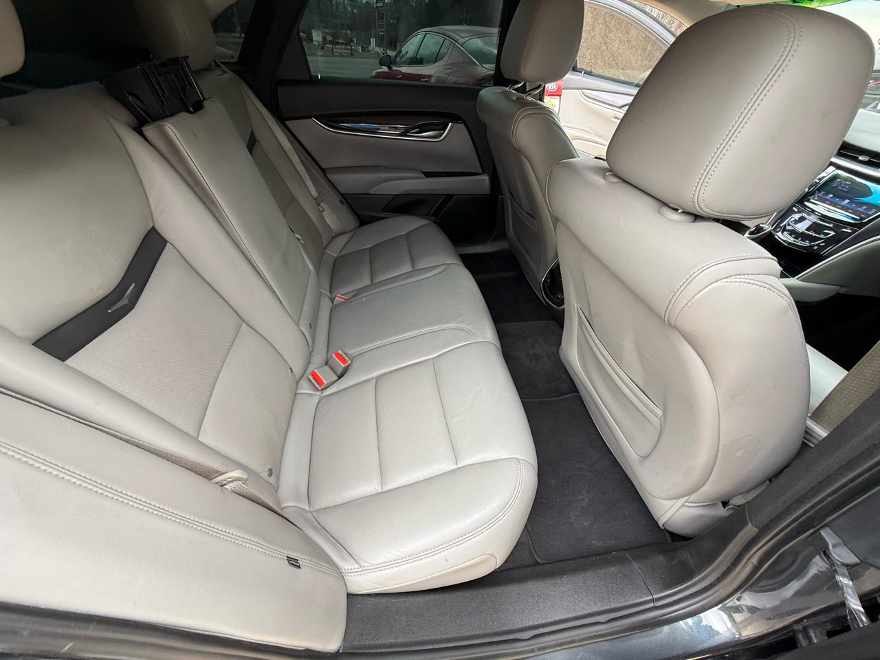 Cadillac XTS 4dr Sdn Luxury FWD 2017