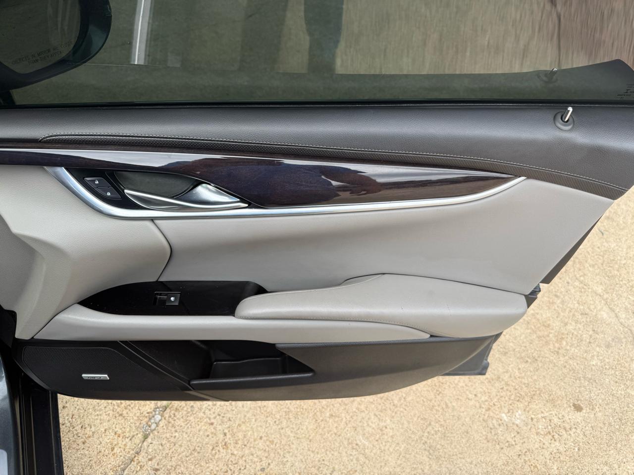 Cadillac XTS 4dr Sdn Luxury FWD 2017