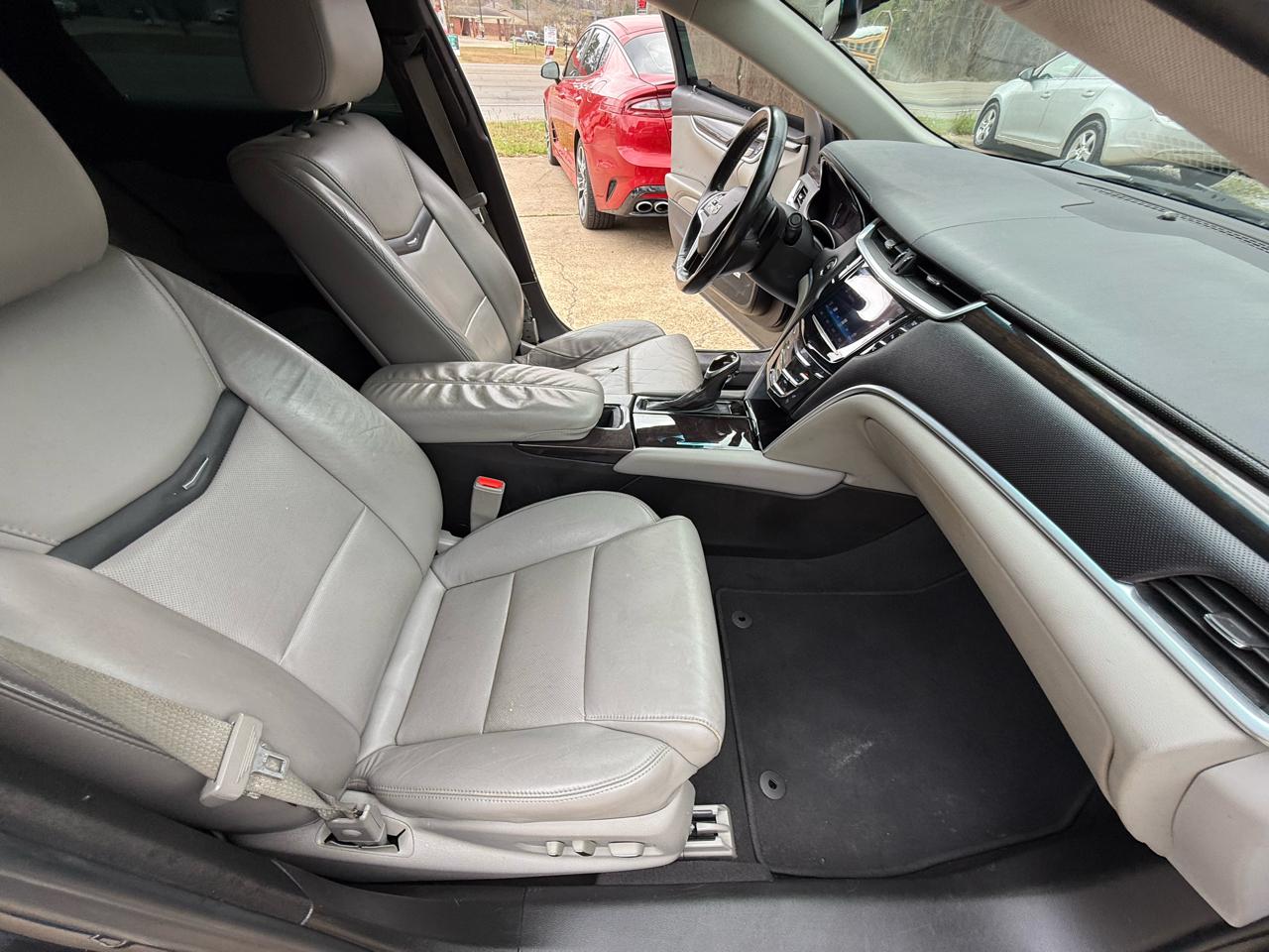 Cadillac XTS 4dr Sdn Luxury FWD 2017