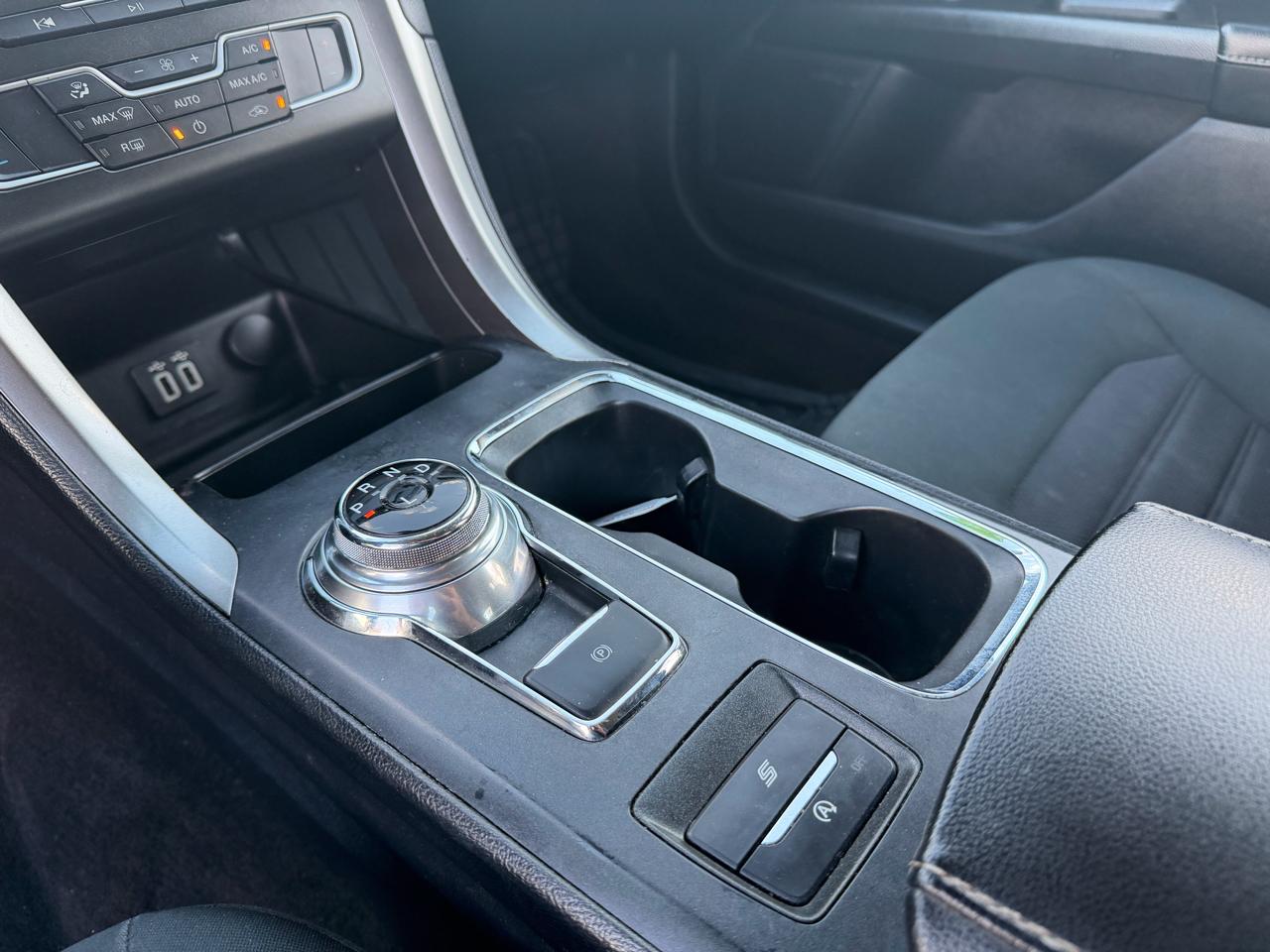 Ford Fusion SE FWD 2020