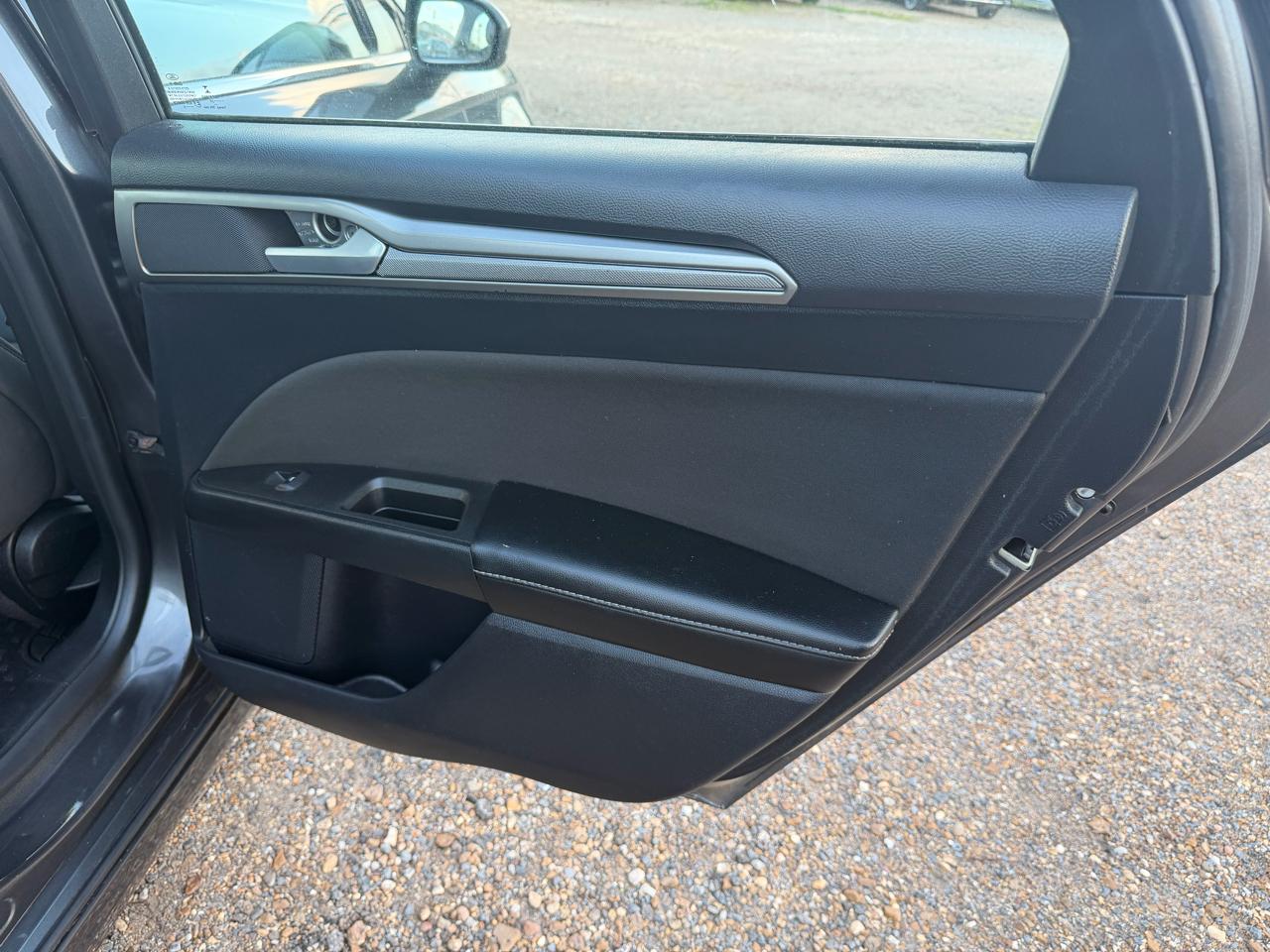 Ford Fusion SE FWD 2020