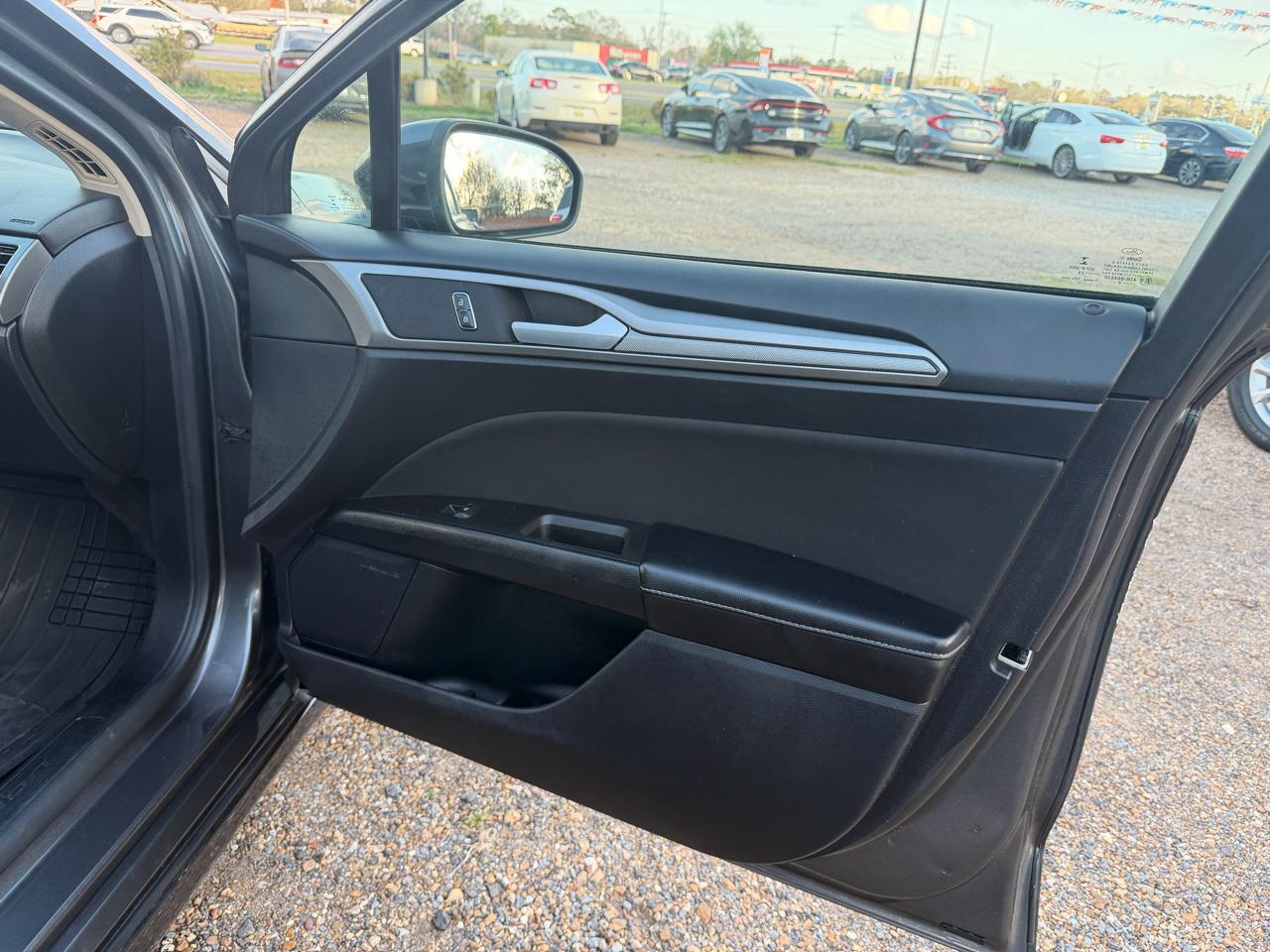 Ford Fusion SE FWD 2020