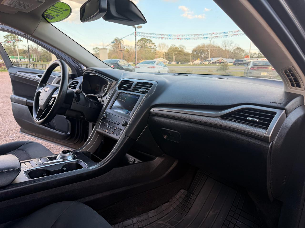 Ford Fusion SE FWD 2020