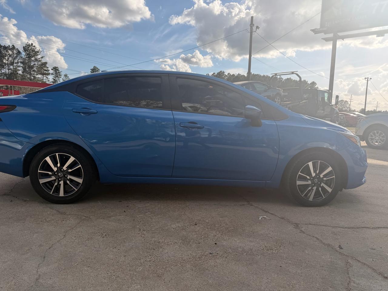 Nissan Versa SV CVT 2021