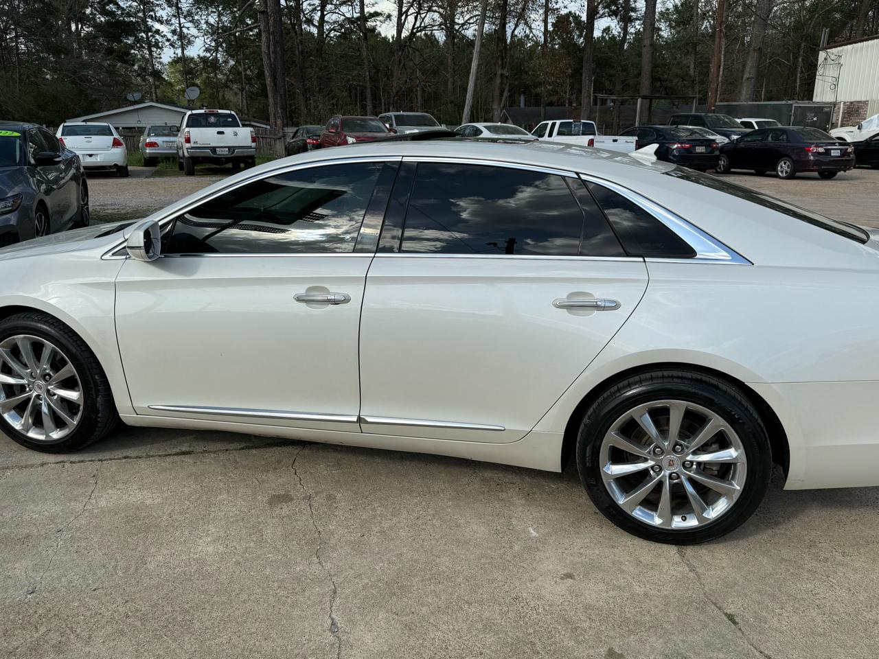 Cadillac XTS 4dr Sdn Premium FWD 2013