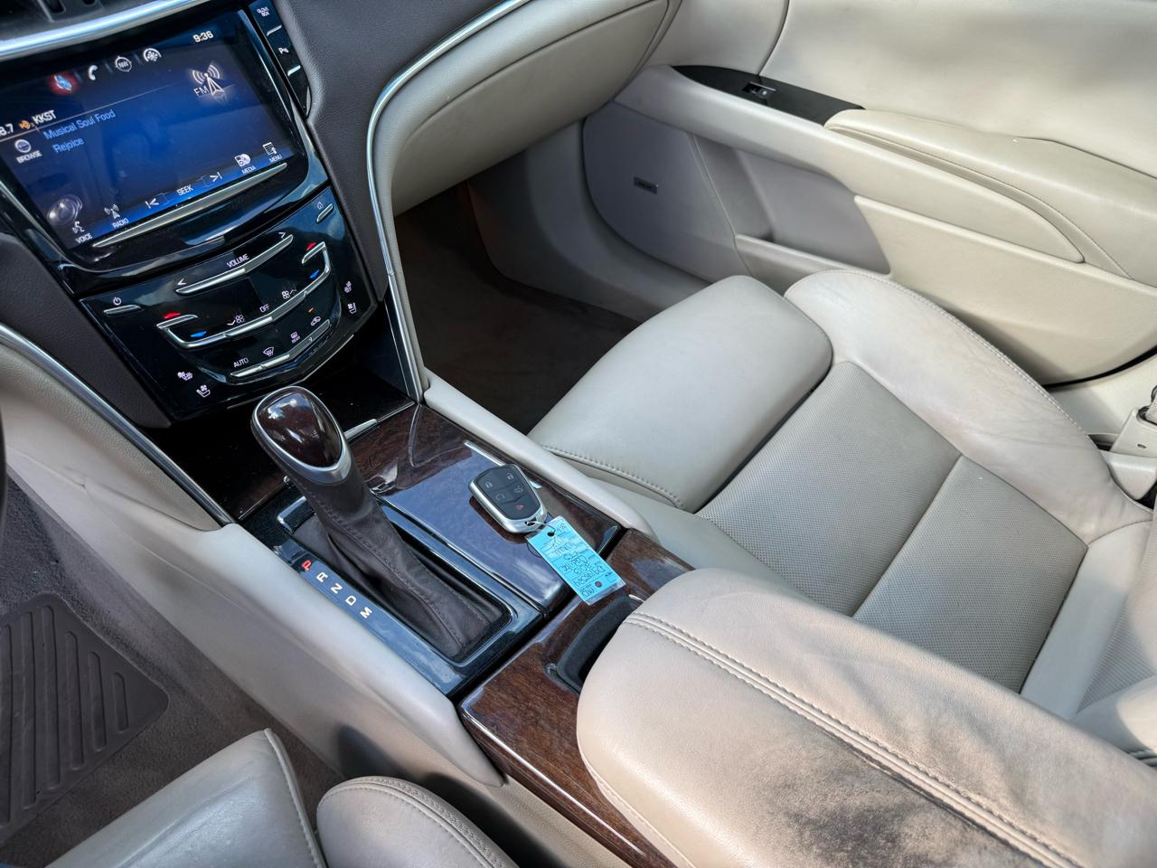 Cadillac XTS 4dr Sdn Premium FWD 2013