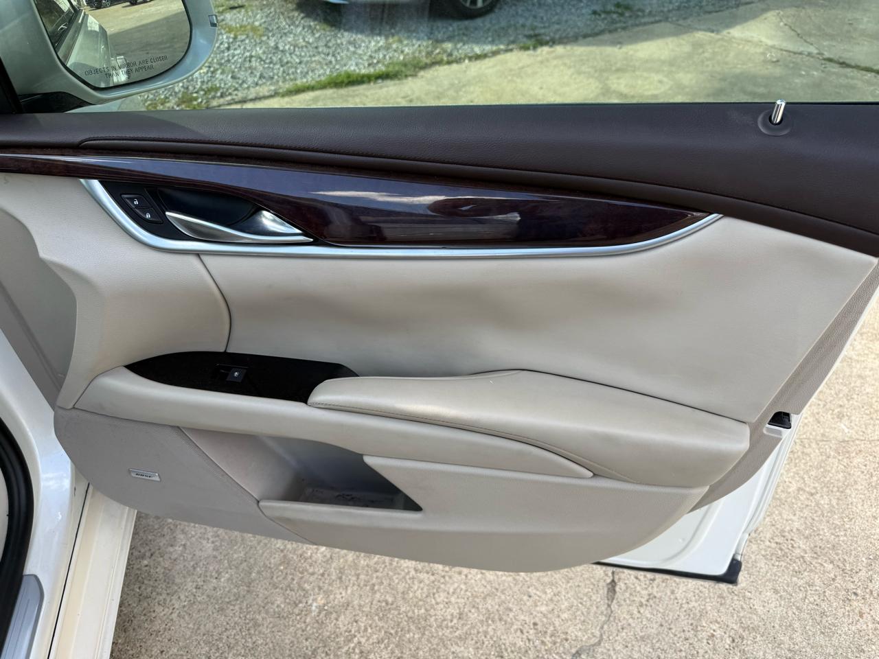 Cadillac XTS 4dr Sdn Premium FWD 2013