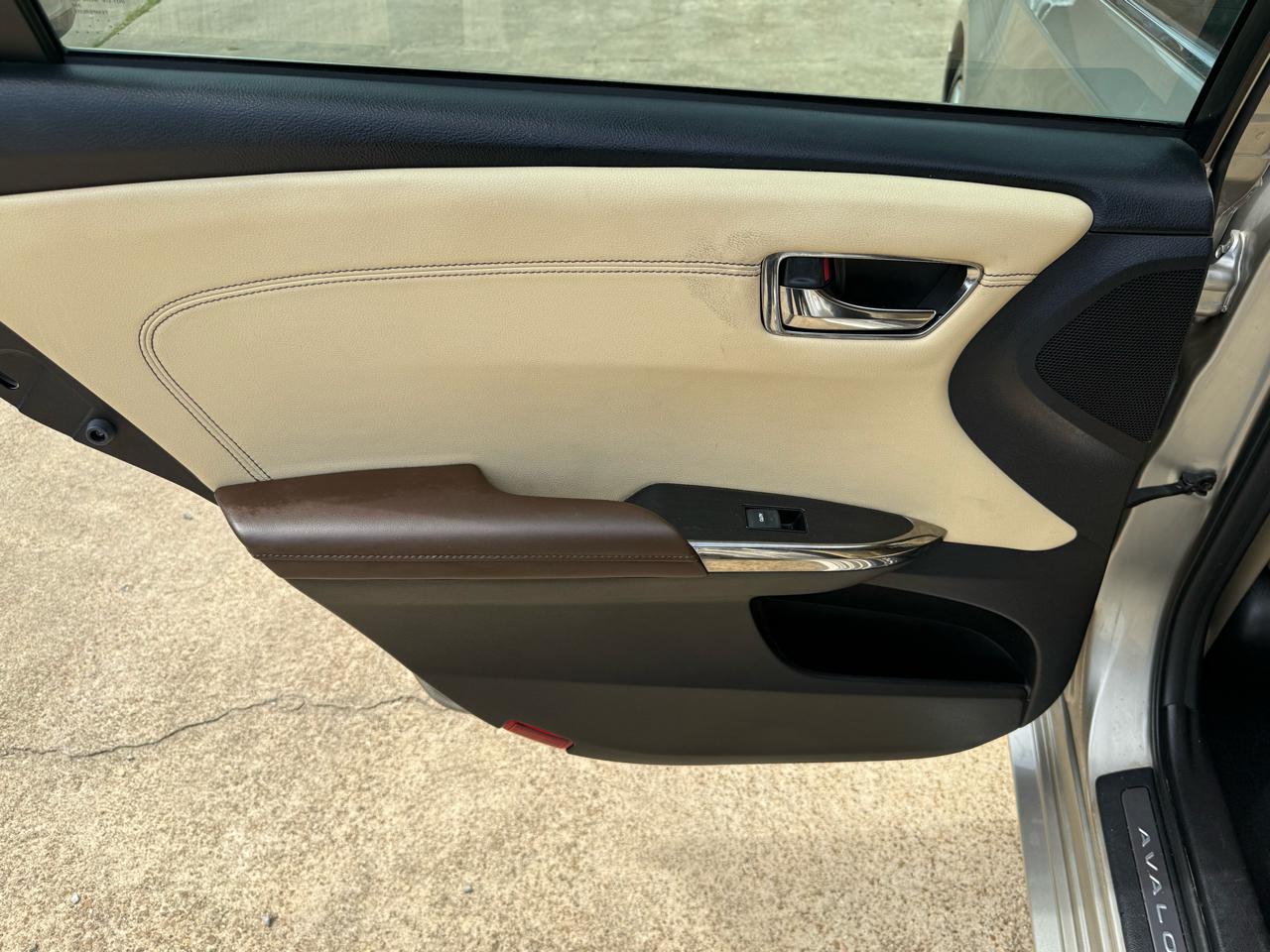 Toyota Avalon 4dr Sdn XLE Premium (Natl) 2013