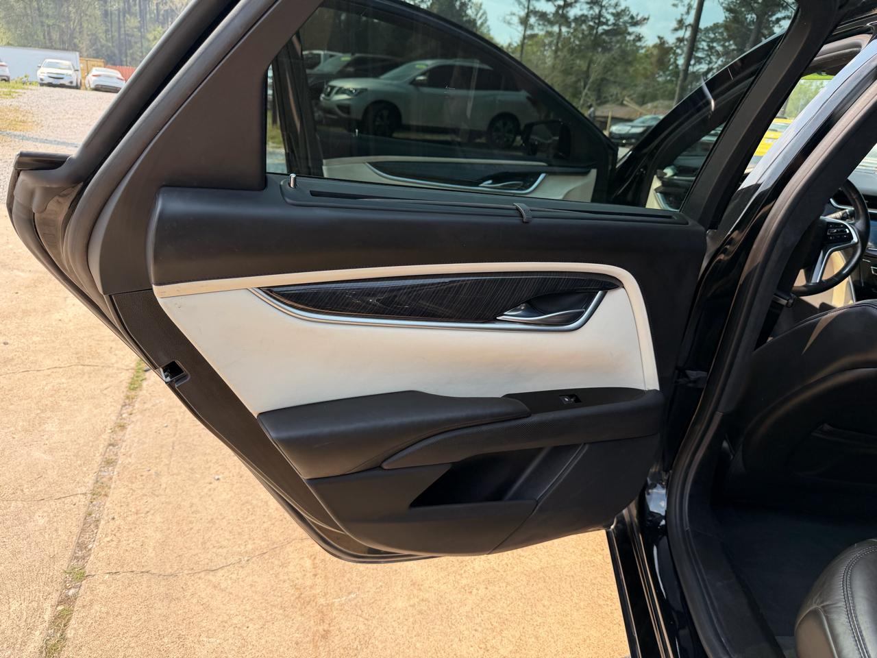 Cadillac XTS 4dr Sdn Platinum FWD 2015